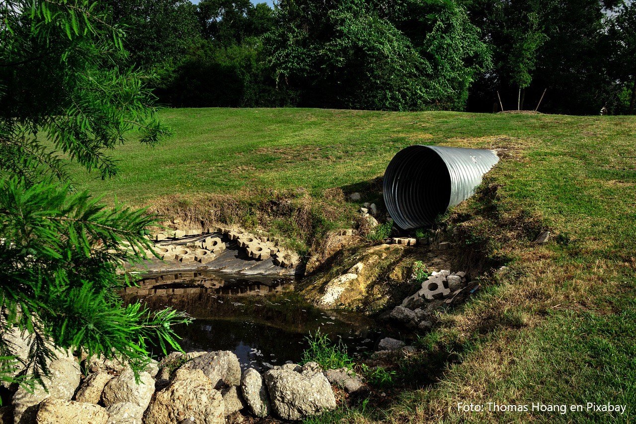 sewage-pipe-polluted-water-g12b021486_1280 sewage-pipe-polluted-water-g12b021486_1280